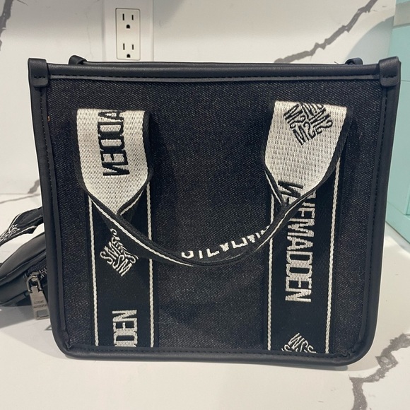 Steve Madden Black Messenger Bag Sleek and Minimalist - Picture 11 of 16